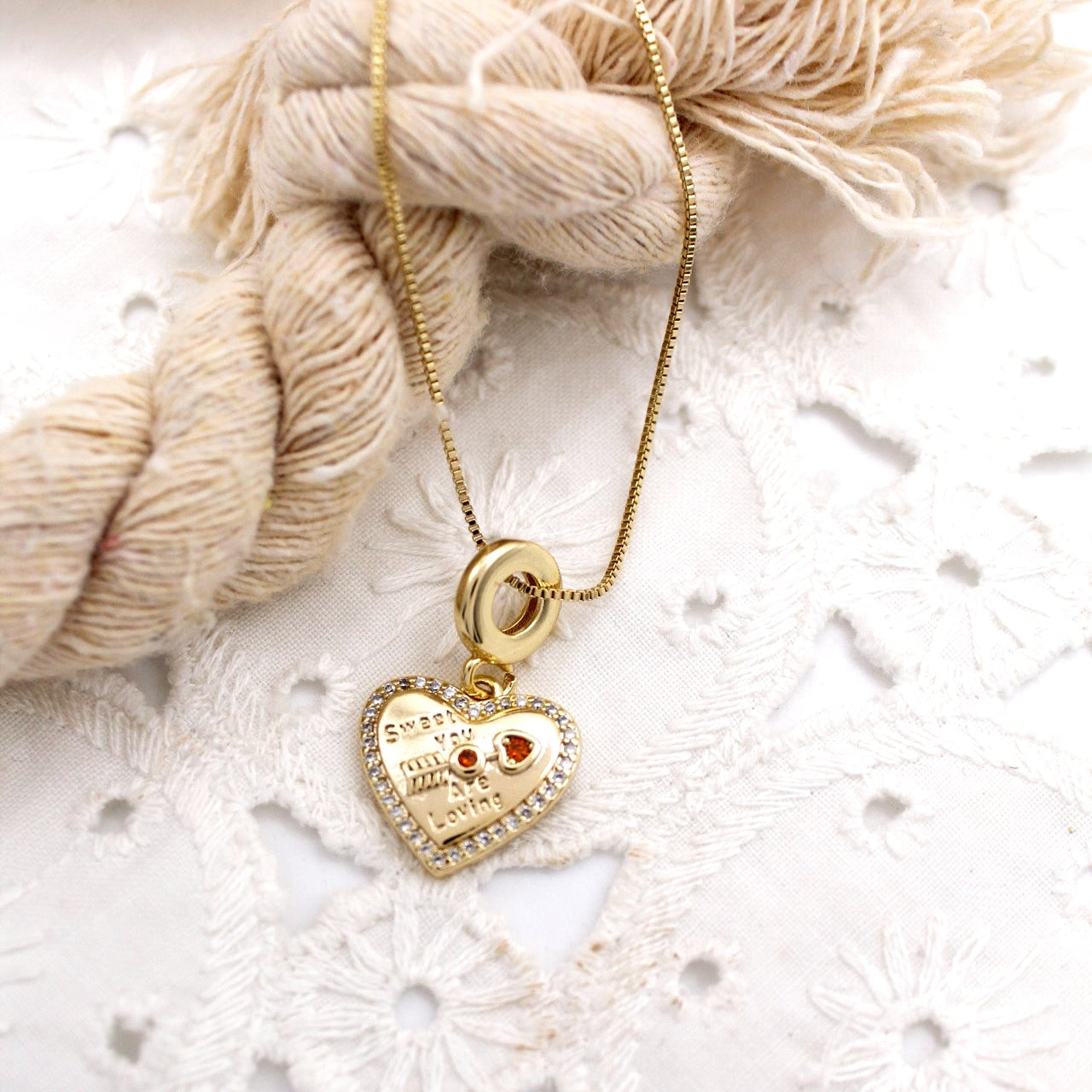 Cadena love charm