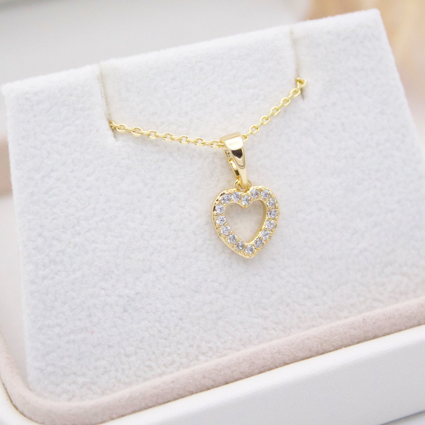 Cadena de corazón dorado