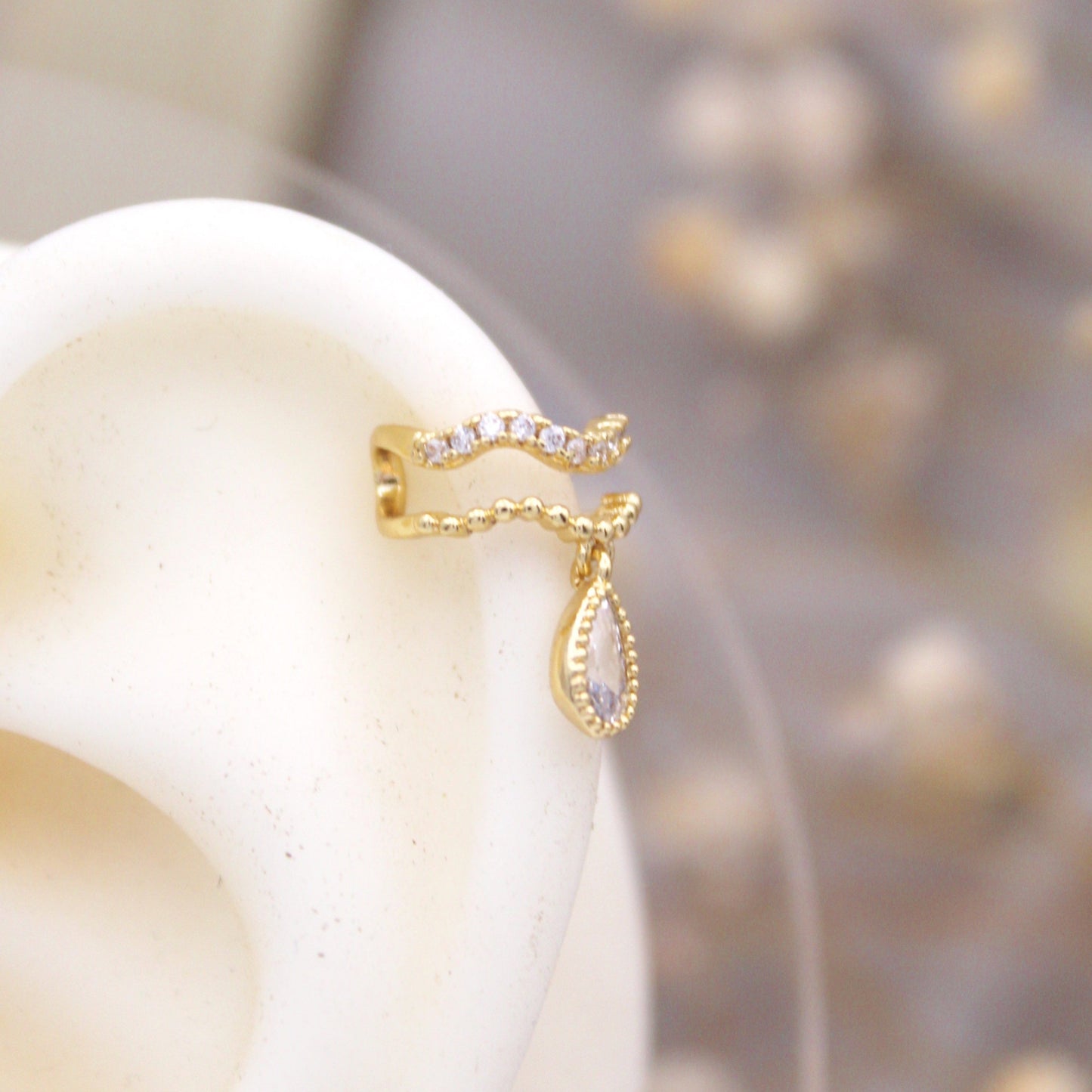 Halia Earcuff