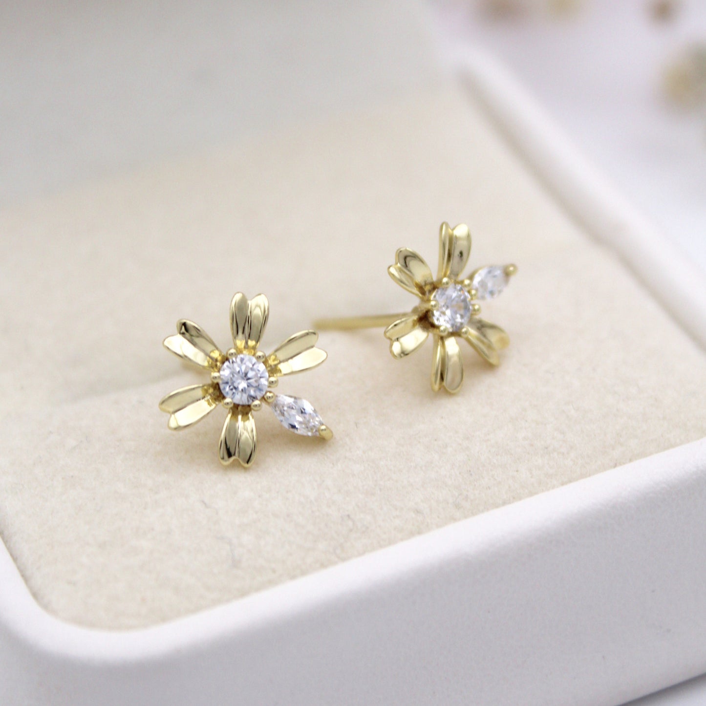 Azucena Stud Earrings