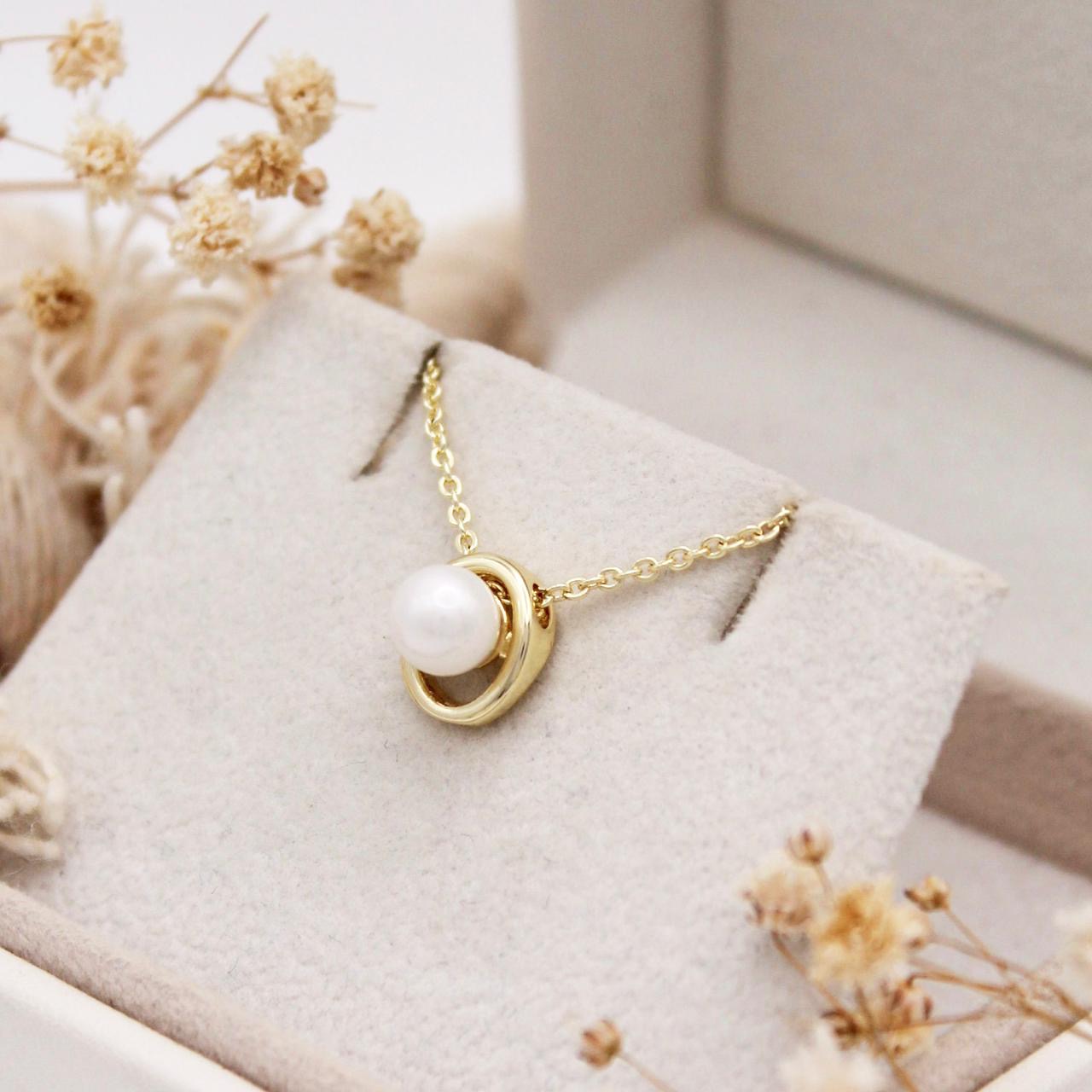 Eireen Pearl Necklace