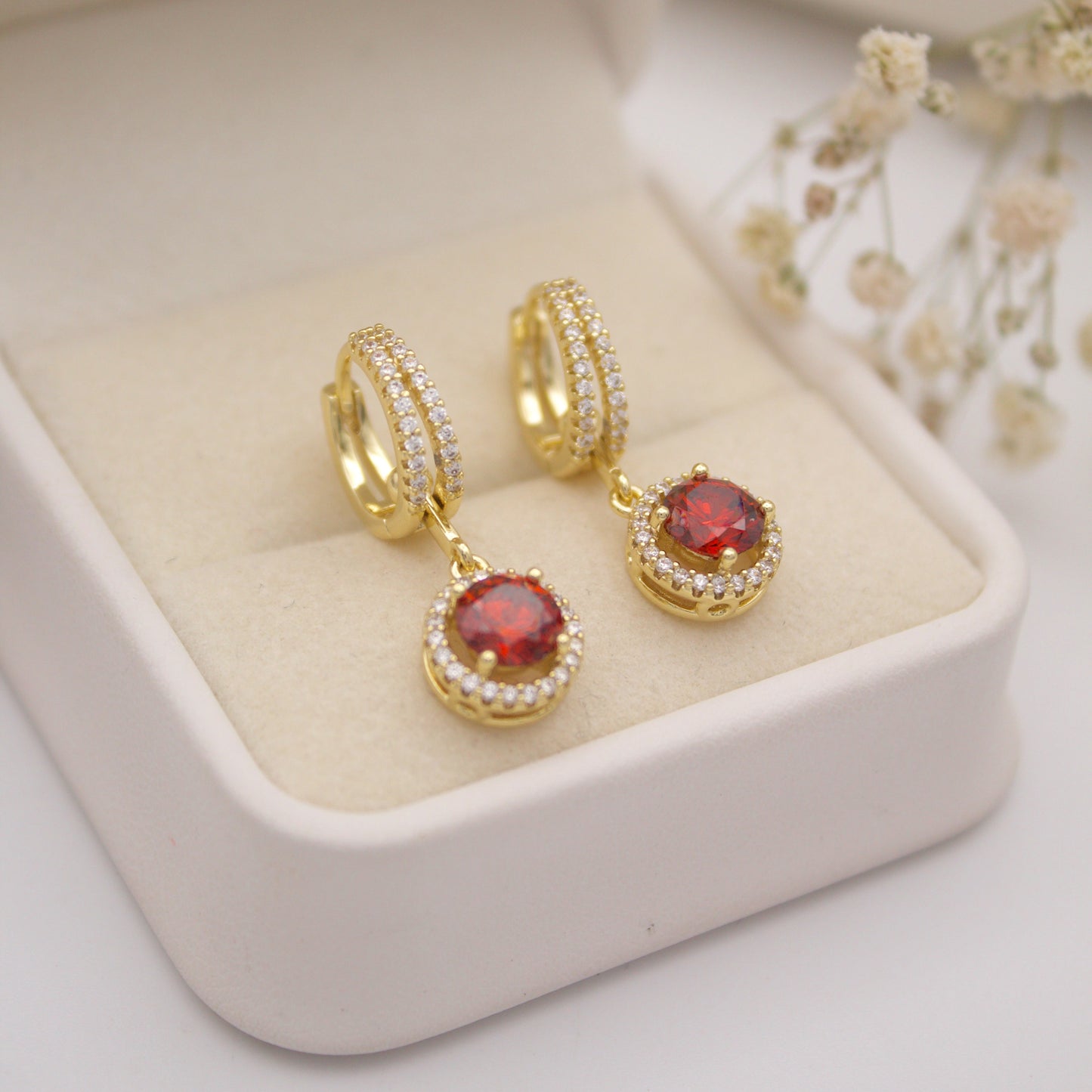 Bernabela Huggie Earrings - Rojo