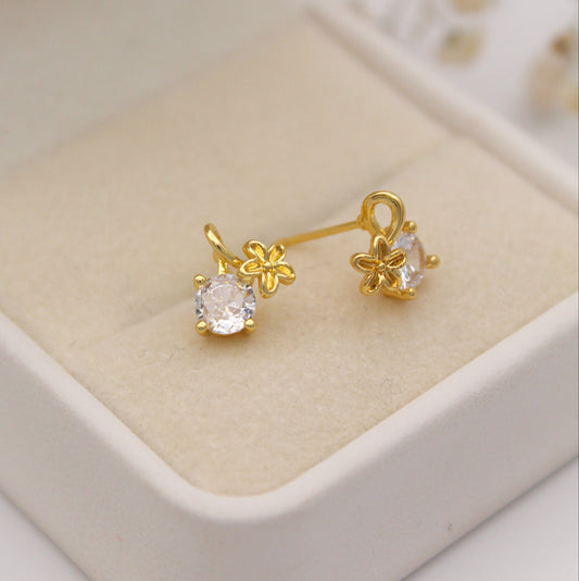 Avnie Stud Earrings