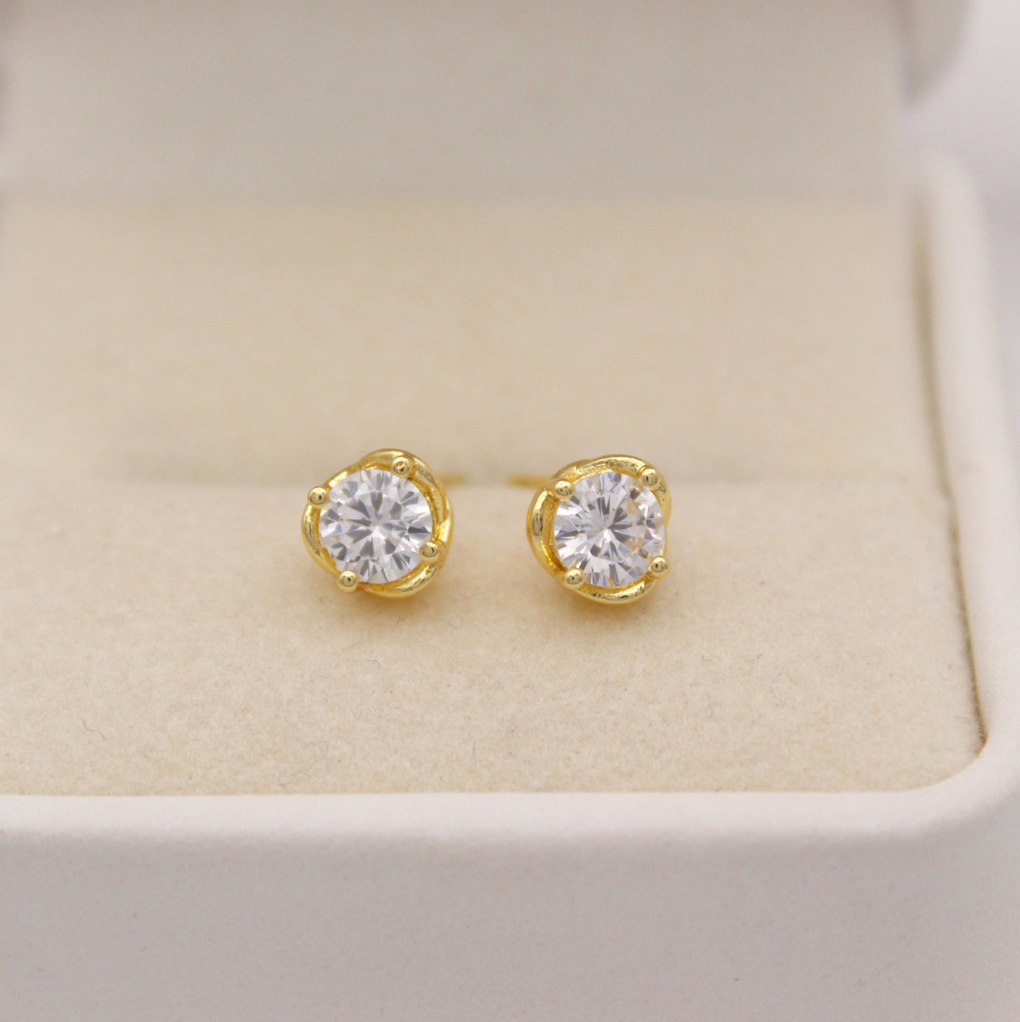 Ona Stud Earrings