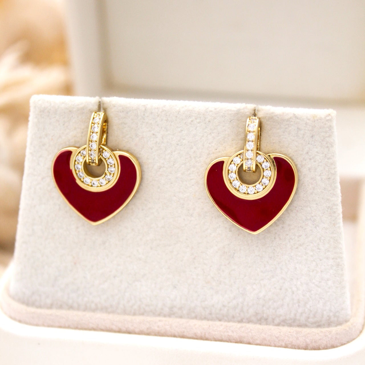 Aretes de Corazón Rojo Esmaltado