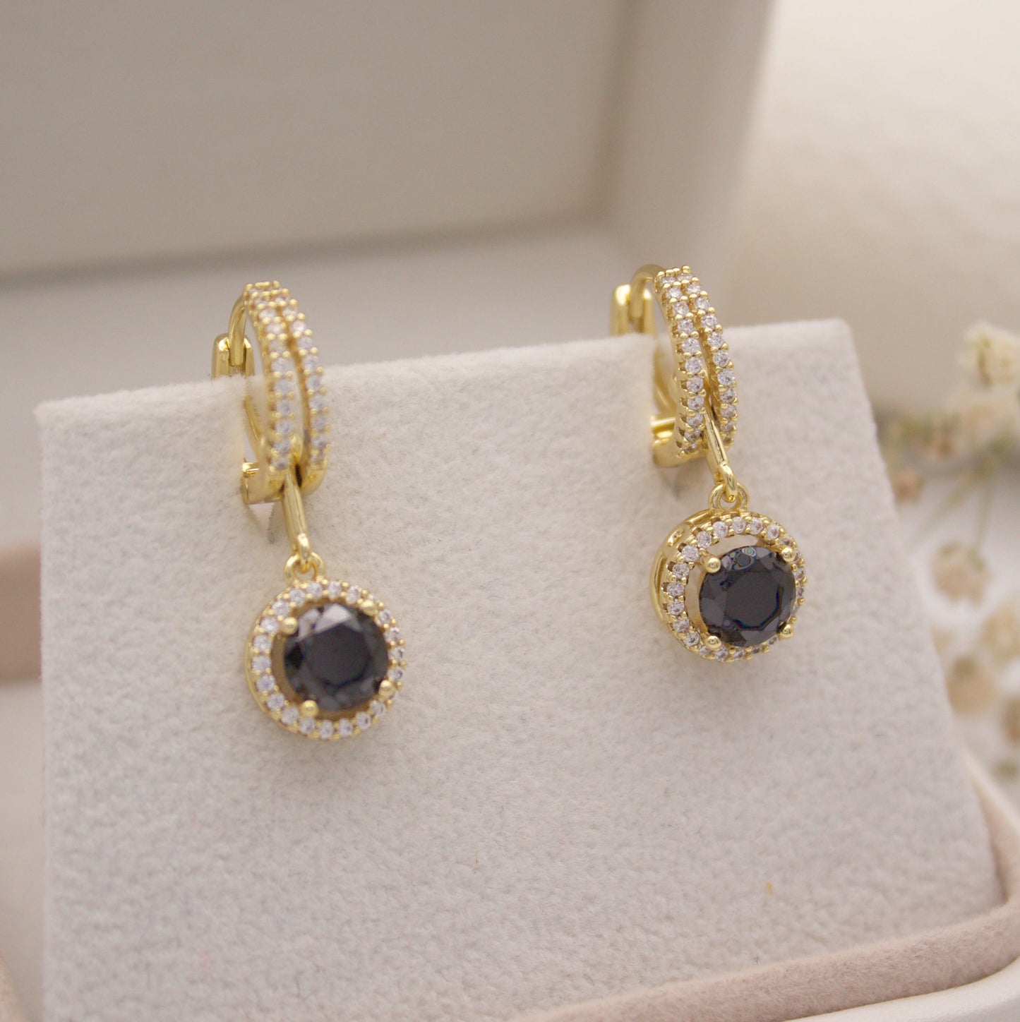 Bernabela Huggie Earrings - Negro