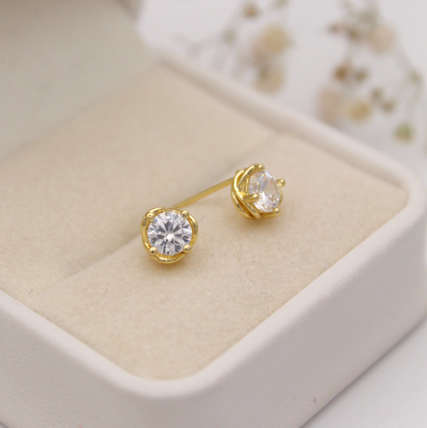 Ona Stud Earrings
