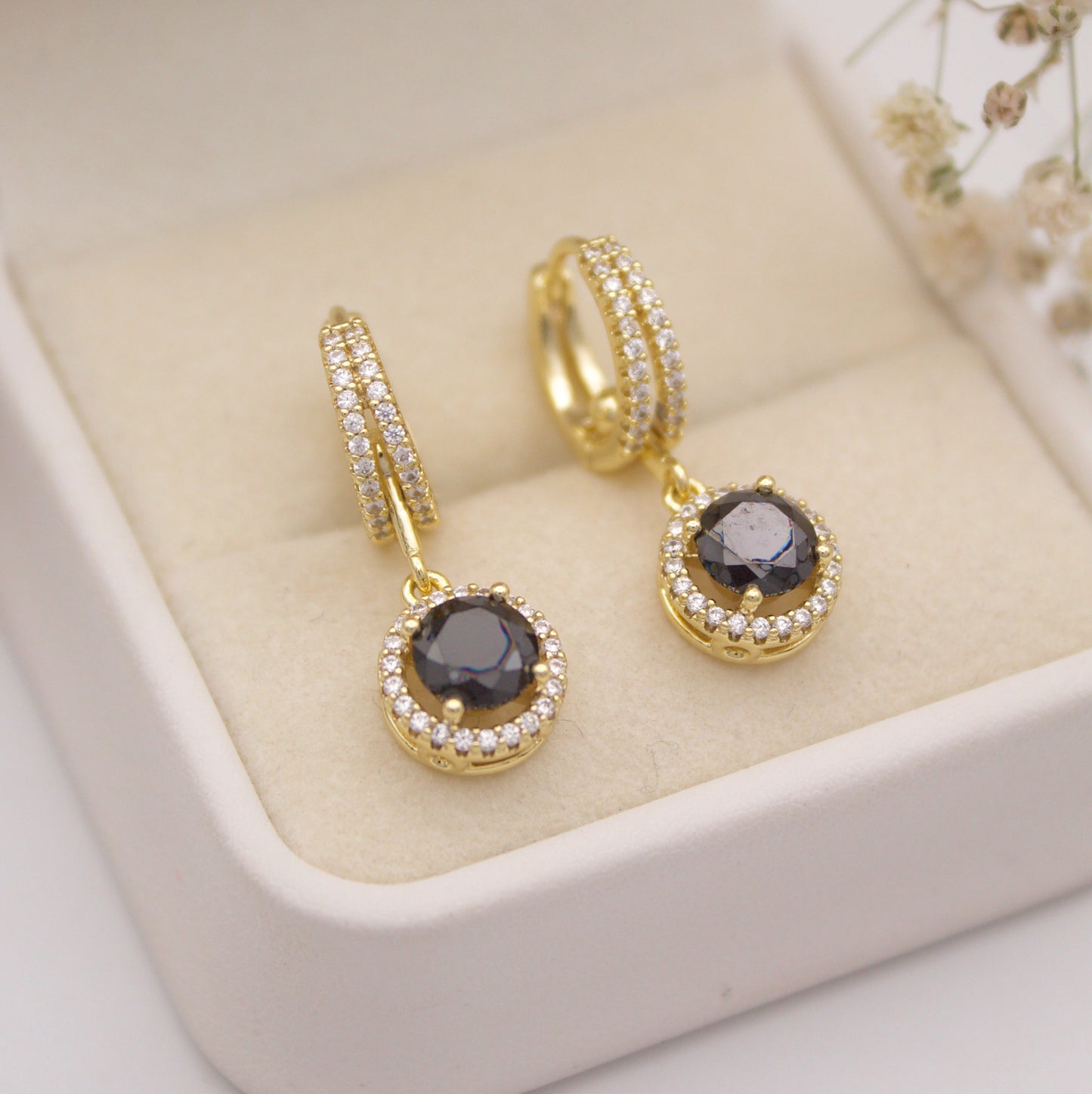 Bernabela Huggie Earrings - Negro