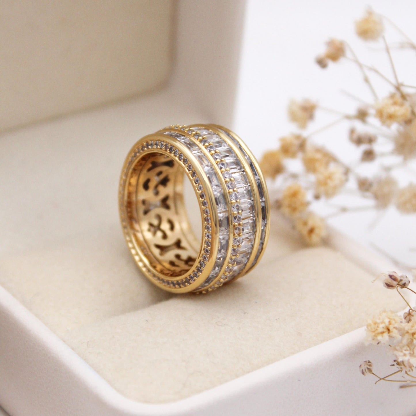 Noyabrina Ring